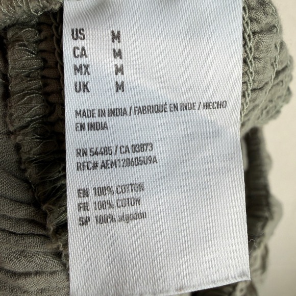 American Eagle Eyelet/Ruffle Detail Off Shoulder Crop Top size Medium Green - Picture 3 of 7